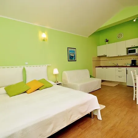 Apartment Petra Near Veruda
